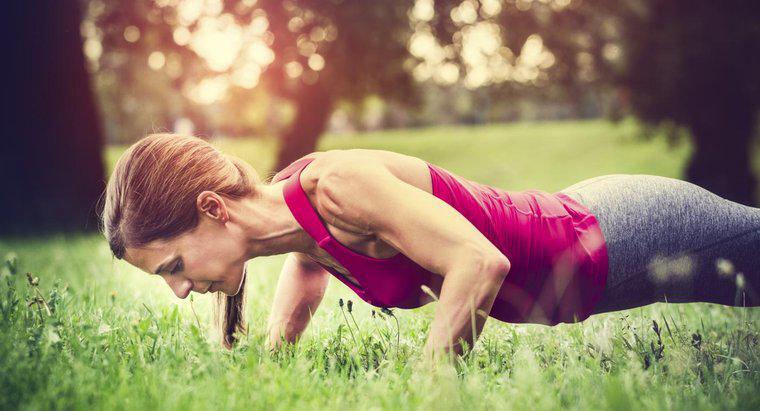 Quanti push-up qualcuno dovrebbe fare ogni giorno per ottenere la definizione muscolare?