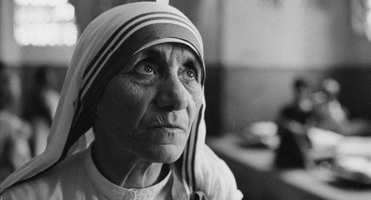 Quando Madre Teresa ha scritto il poema "Fallo comunque"?