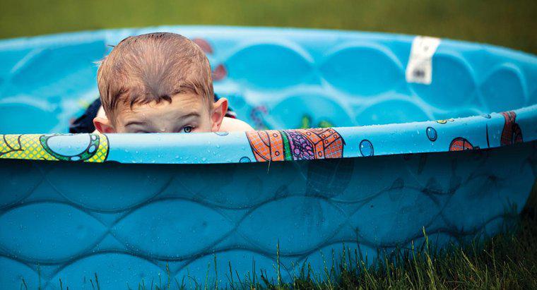 Come si mantiene l'acqua in una piscina per bambini pulita?