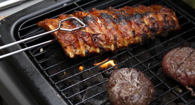 Come fate le costole del barbecue con una griglia a gas?