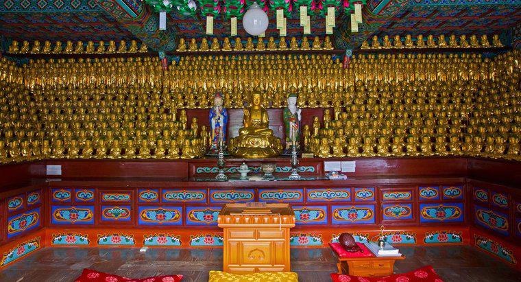 Cosa appare all'interno di un tempio buddista?
