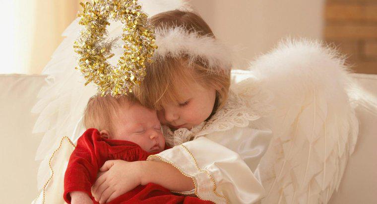 Come realizzi un costume da angelo di Natale?