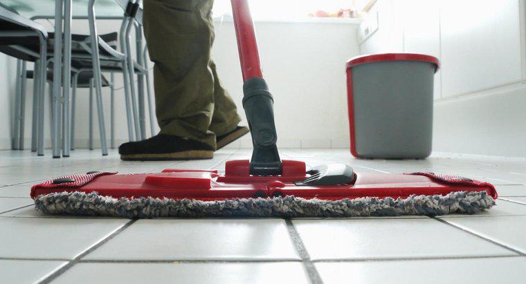 Qual è il modo migliore per pulire i pavimenti piastrellati?