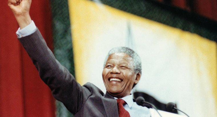 Quali erano le qualità di leadership di Nelson Mandela?
