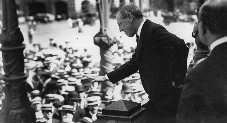 In che modo il 14 ° punto di Woodrow Wilson è stato incorporato nel trattato di Versailles?