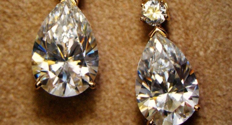 Qual è il modo giusto per pulire orecchini di diamanti?