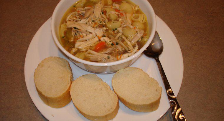 Le migliori zuppe di pollo Crock-Pot Ricette: zuppa di pollo e tagliatelle