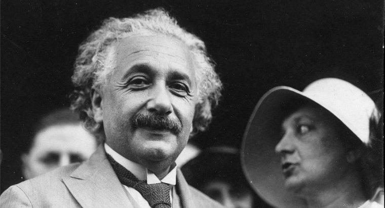 Che tipo di lavoro ha fatto Albert Einstein?