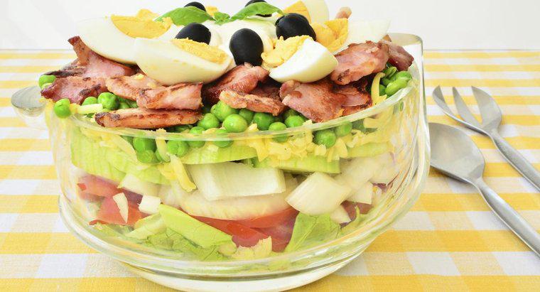 Quale condimento è il migliore con un'insalata a sette strati?