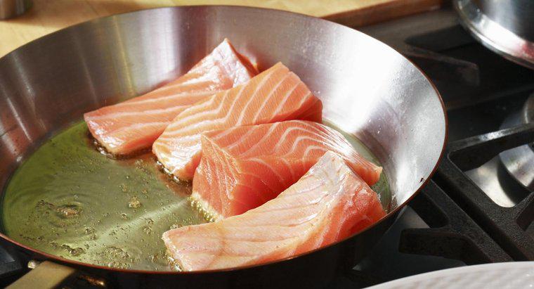 Come cucini il salmone sulla stufa?