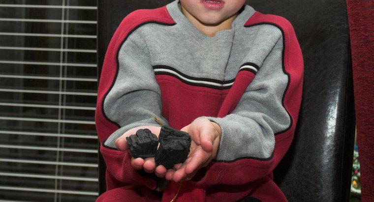 Perché i bambini cattivi prendono il carbone a Natale?