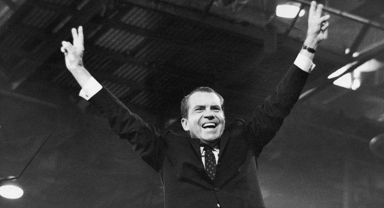 Perché Richard Nixon ha chiamato "Tricky Dick"?