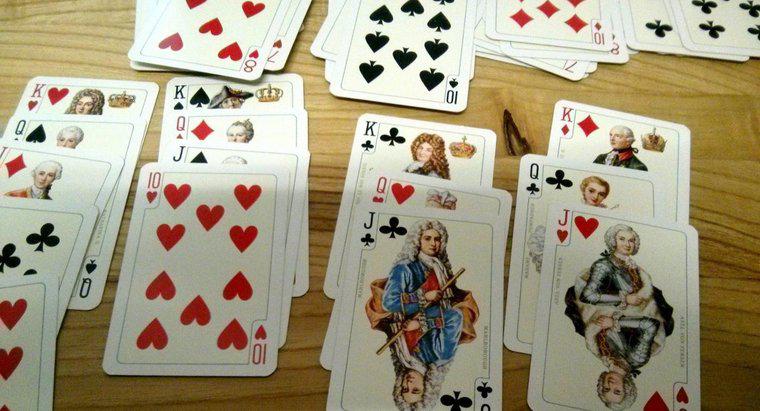 Quali sono le istruzioni per un semplice gioco di carte solitario?