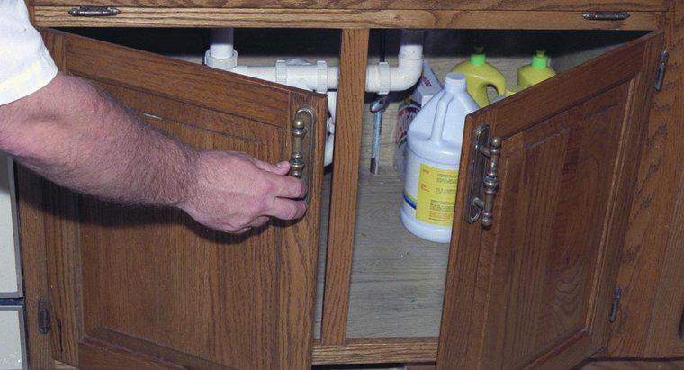 Come si installano i cardini della porta dell'armadio?