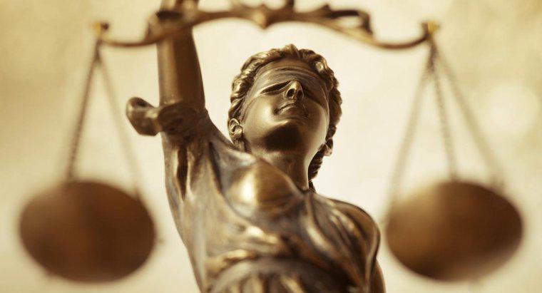 Qual è la differenza tra legge e giustizia?