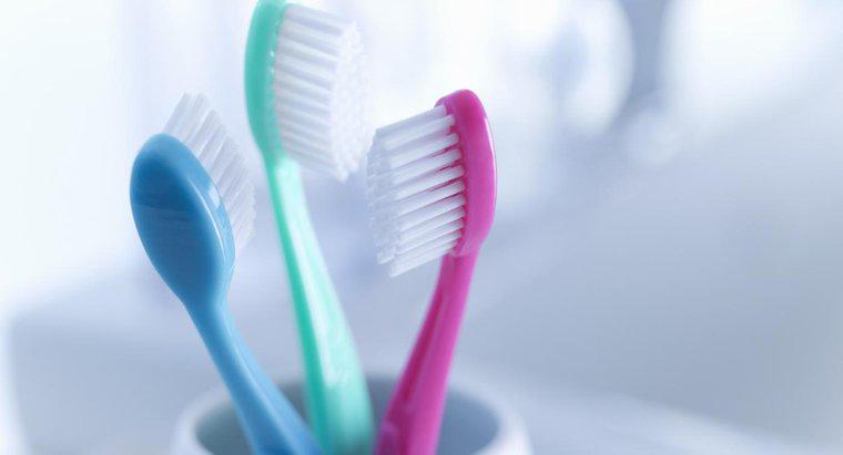 Di cosa è fatto uno spazzolino da denti?