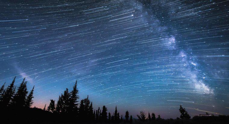 Perché alcune stelle sembrano più luminose di altre?