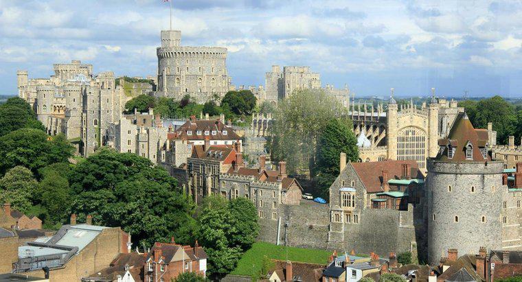 Quanto è lontano il Castello di Windsor da Londra?
