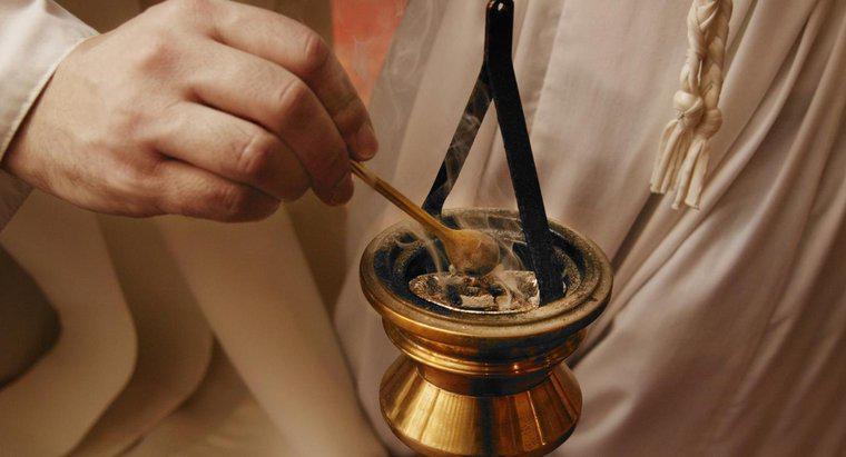 Cos'è un simbolo del sacramento degli ordini sacri?