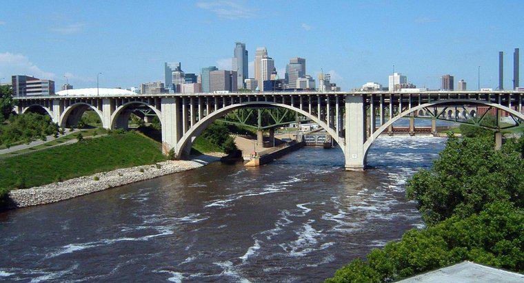 Quanti ponti attraversano il fiume Mississippi?