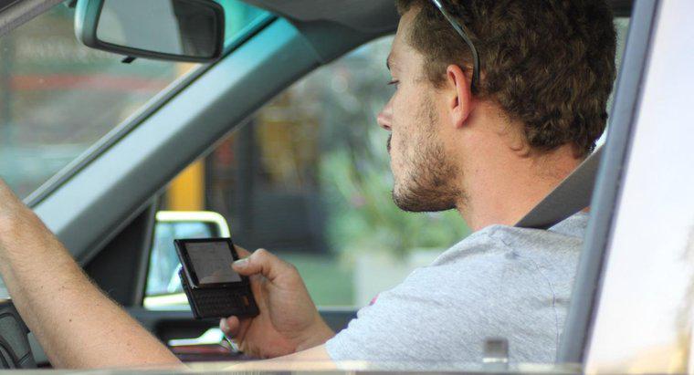 Quali sono i pro ei contro degli SMS durante la guida?