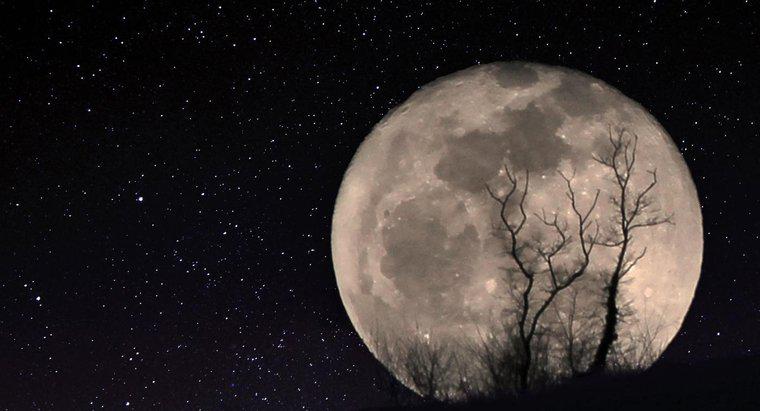 Perché lo stesso lato della luna affronta sempre la Terra?