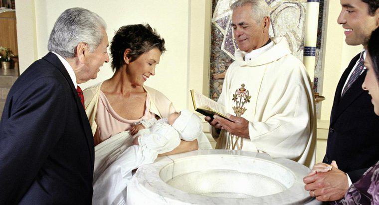 Cosa succede a una cerimonia di battesimo?