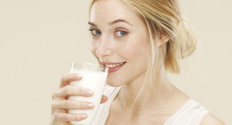 Può un adulto bere troppo latte?
