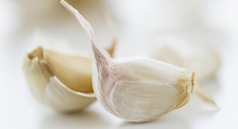 Quanto l'aglio tritato equivale a un chiodo di garofano?