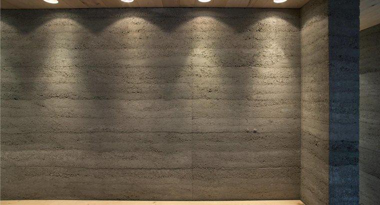 Come si puliscono i muri di cemento interni?