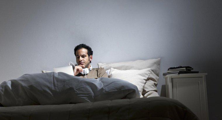 Quali sono le cause della sudorazione notturna negli uomini?