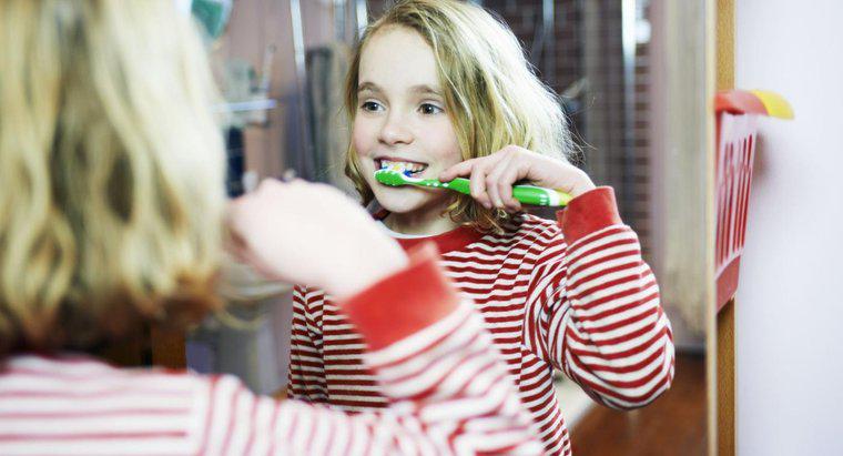 Qual è il modo corretto per lavarsi i denti?