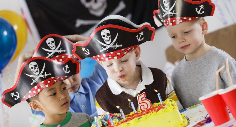 Quali sono alcune idee per feste di compleanno a tema pirata?