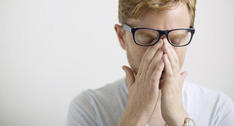 Perché i sintomi di un mal di testa sinusale sono peggiori quando si piega?