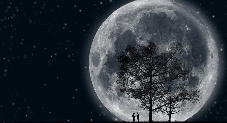 Quanto vicino arriva la luna sulla terra?