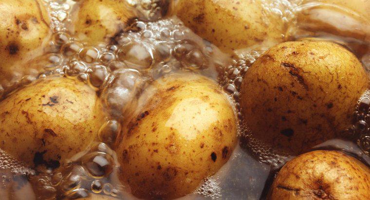 Perché le patate bollite diventano nere?