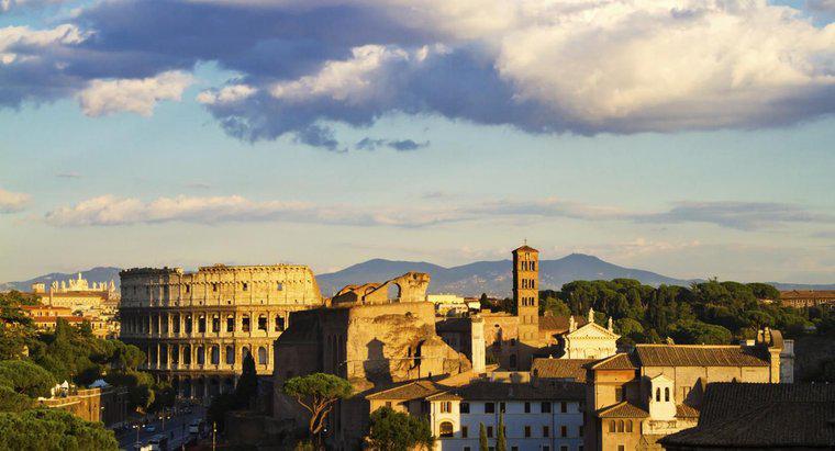Quali vantaggi naturali geografici ha avuto la città di Roma?