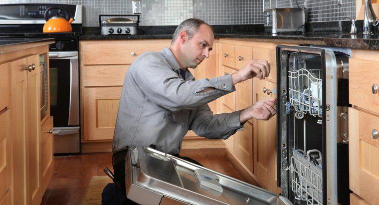 Come si fa a risolvere una lavastoviglie KitchenAid che non si accende?