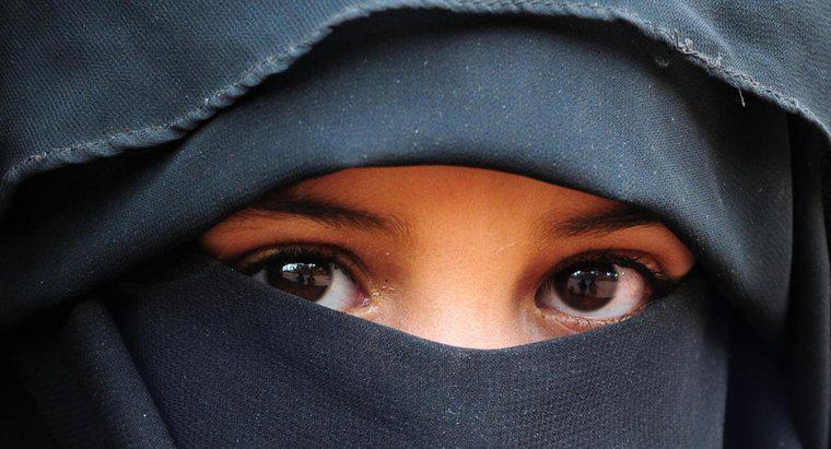 Qual è la differenza tra un Chador e un Burka?