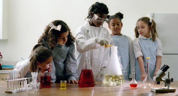 Quali sono alcuni buoni esperimenti di chimica per bambini?
