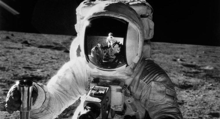 Come ha fatto una penna a salvare Neil Armstrong e Buzz Aldrin?