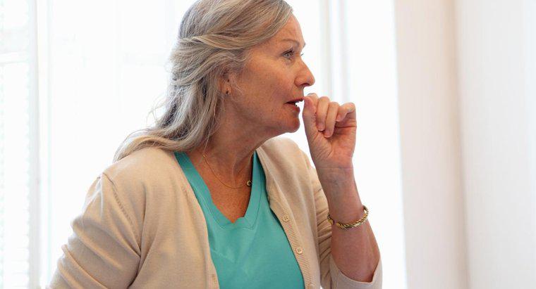 Cosa può causare tosse e solleticare in gola?