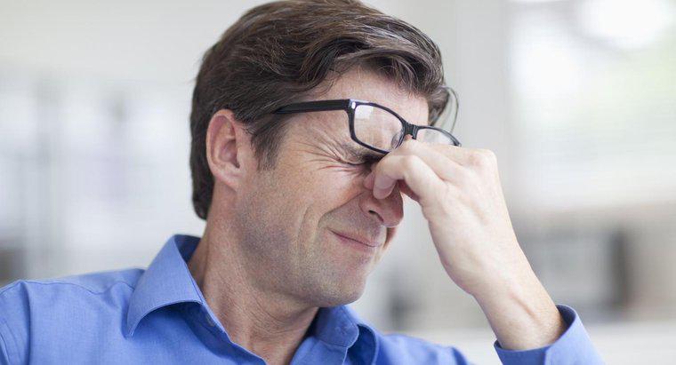 Quali sono alcune cause di mal di testa costanti?