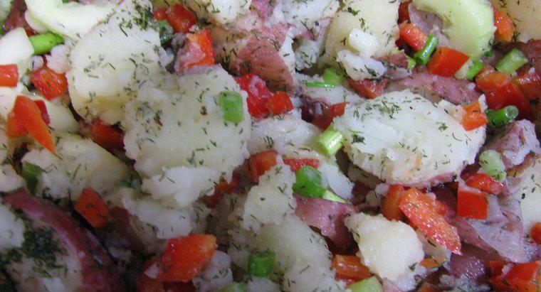Come si fa a preparare l'insalata di patate?