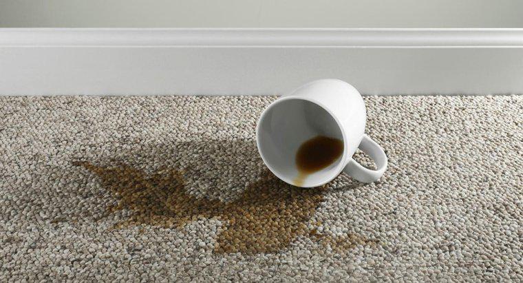 Come qualcuno può rimuovere le macchie di caffè essiccate da un tappeto?