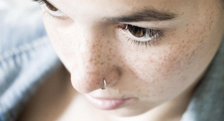 Qual è la cura per un piercing al naso?