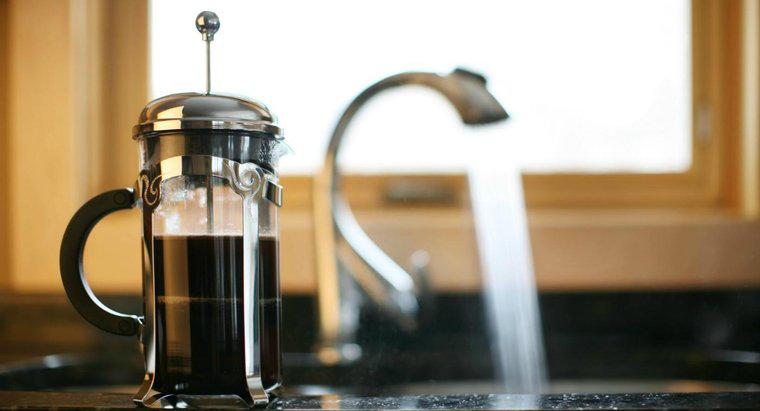 Come si rimuovono le macchie di caffè da un lavandino in acciaio inossidabile?