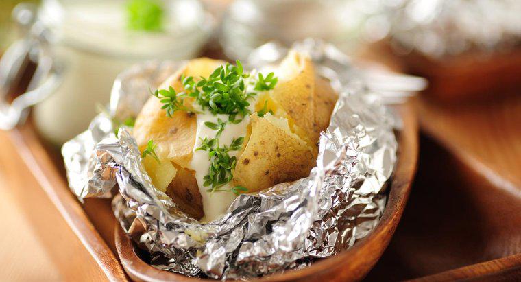 Quanto tempo ci vuole per cuocere una patata avvolta nel fioretto?