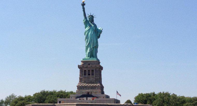 Che cosa simboleggia la statua della libertà?