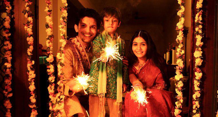 In che modo gli indù celebrano il Diwali?
